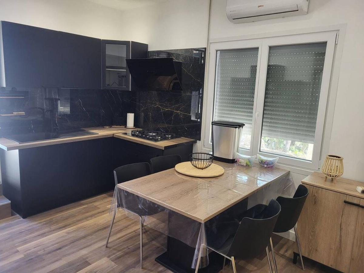 Appartement Jacuzzi 纳博讷 外观 照片